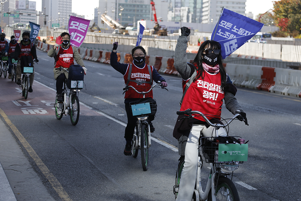전경련 앞에서 출발한 자전거 행진 ⓒ 김한주 기자