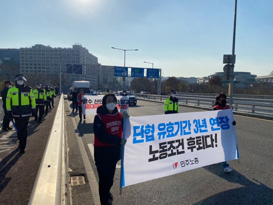 서강대교 언론노조 행진
