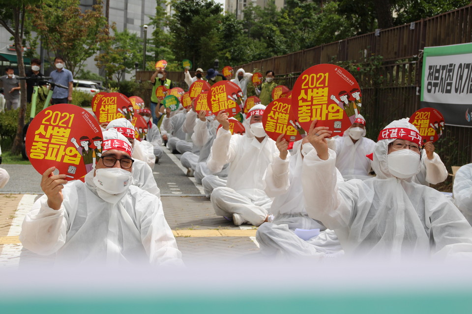 보건의료노조 소속 공공의료기관 노동자들이 9월 총파업 투쟁에 앞장서기로 결의했다@보건의료노조
