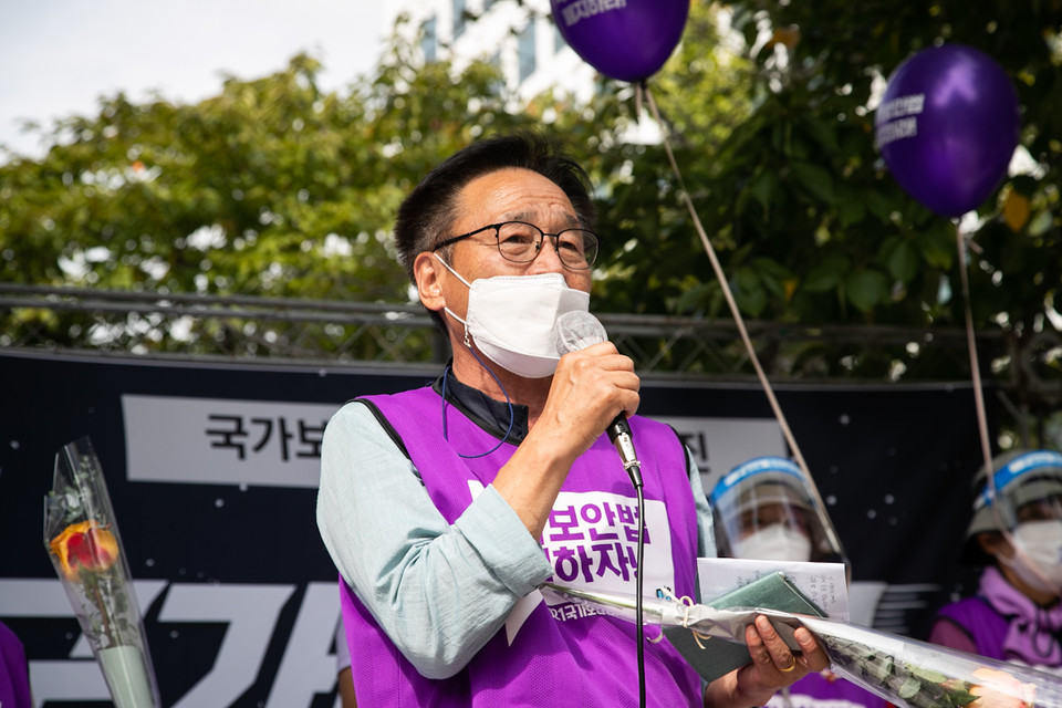 국가보안법 폐지 전국대행진단 총단장을 맡은 김재하 한국진보연대 상임대표가 마무리 집회에서 발언하고 있다. ⓒ 송승현 기자