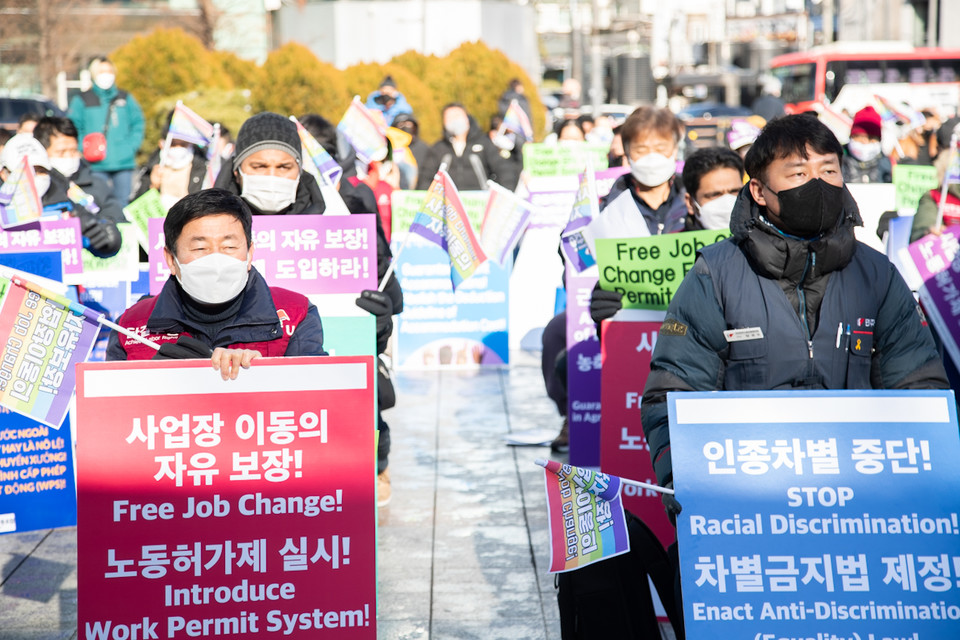 2021년 세계 이주노동자(이주민)의 날을 맞은 19일 오후 2시 민주노총과 이주노조, 이주노동 관련 단체가 서울 종로 보신각 앞에 모여 ‘세계 이주노동자의 날 기념대회’를 치렀다. ⓒ 송승현 기자