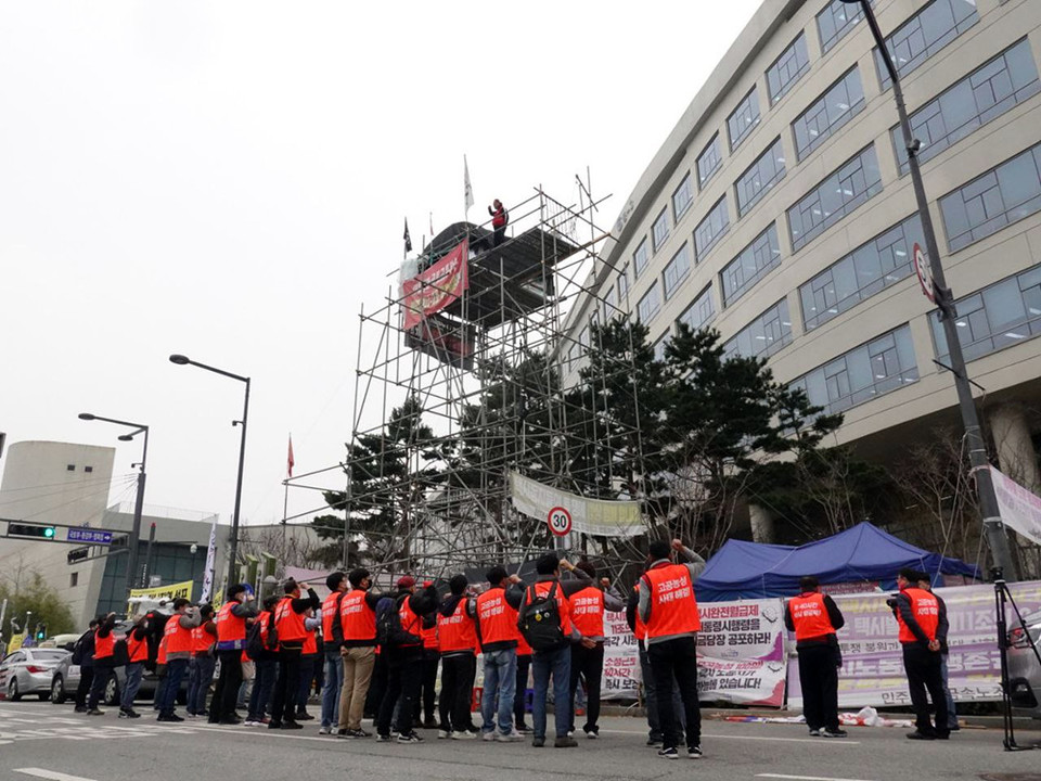 완전월급제 쟁취! 400리길 희망뚜벅이 행진단 (사진 택시 4-2 희망버스 기획단)