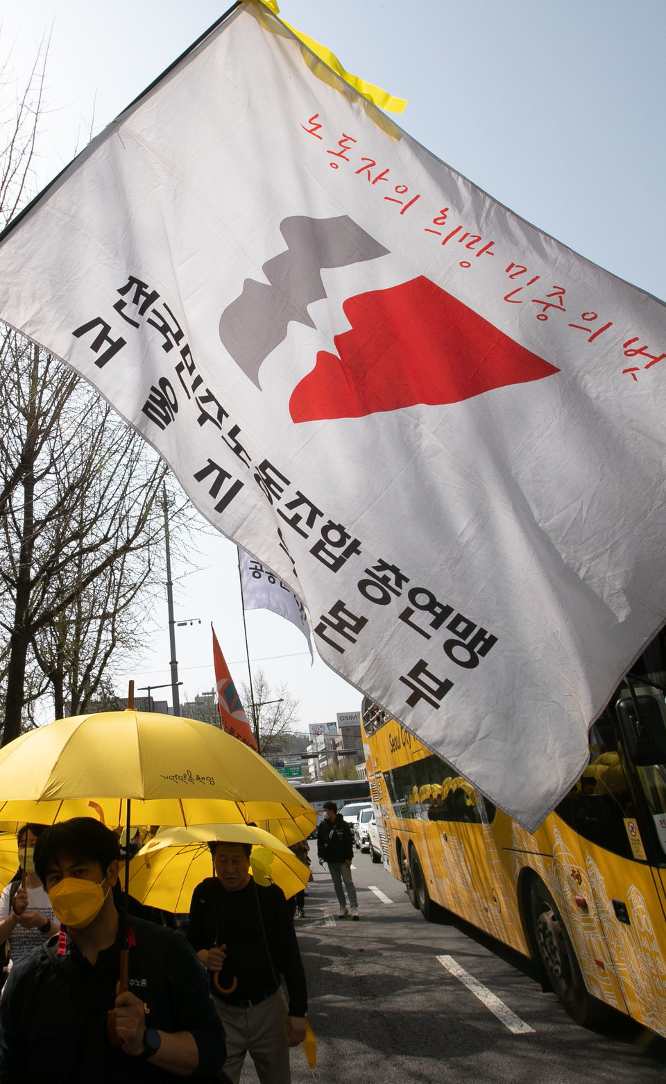 4월 9일 서울 종로구 세월호참사 8주기 성역없는 진상규명 완수와 생명안전사회 건설을 위한 국민대회가 열린 가운데 참가자들이 행진을 하고 있다. ⓒ 추영욱 기자