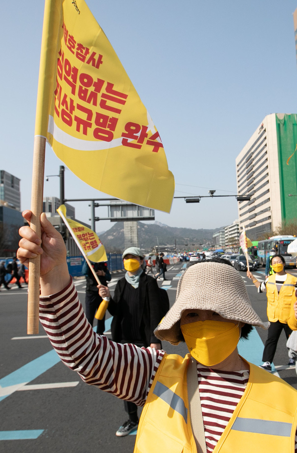 4월 9일 서울 중구 세월호참사 8주기 성역없는 진상규명 완수와 생명안전사회 건설을 위한 국민대회가 열린 가운데 참가자들이 행진을 하고 있다. ⓒ 추영욱 기자