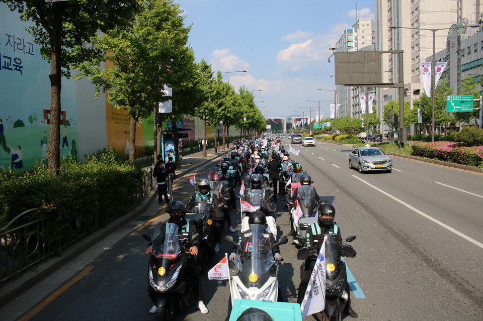 내비실거리 오류 피해 손해 배상하라! 배달플랫폼 노동자 집회와 오토바이 행진