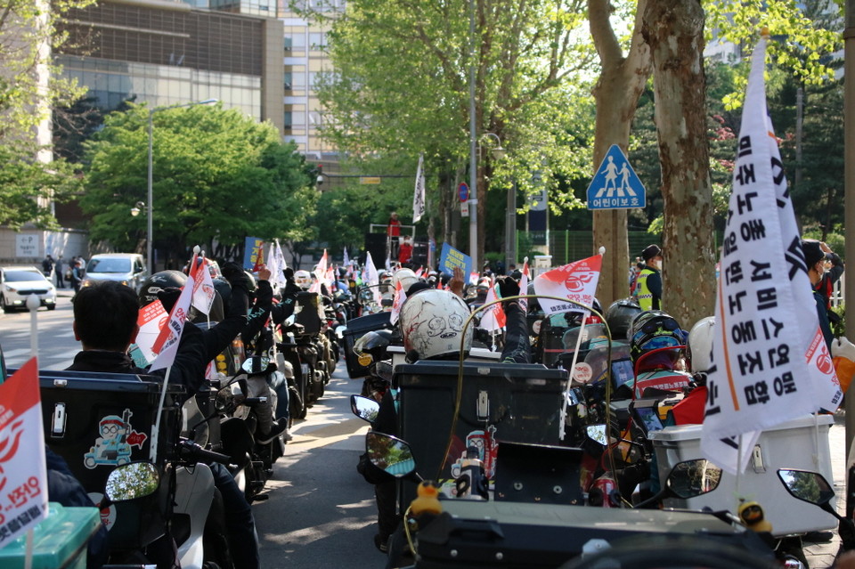 내비실거리 오류 피해 손해 배상하라! 배달플랫폼 노동자 집회와 오토바이 행진