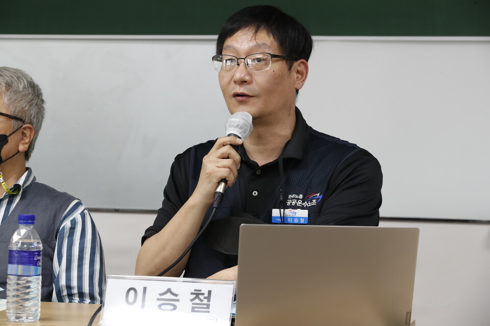 22일 열린 윤석열정부 출범 정책 진단 토론회에서 발언하는 이승철 공공운수노조 기획실장. ⓒ 김준 기자