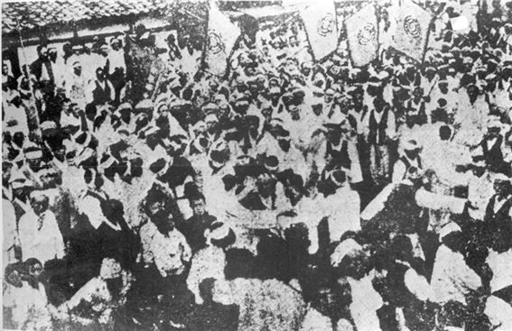 원산노련 깃발과 파업하는 노동자들