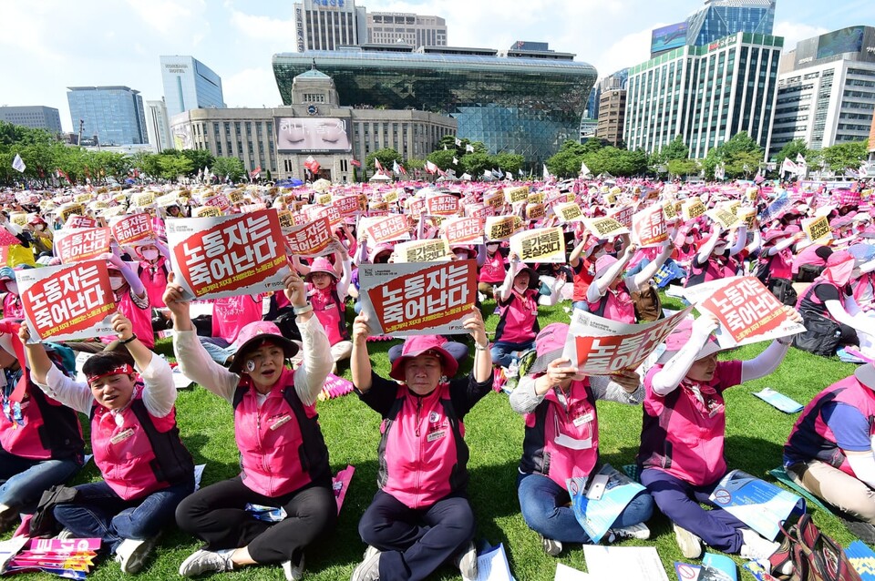 ‘물가 폭등·민생 대책 마련! 노동개악 저지! 사회공공성·국가책임 강화! 비정규직 철폐! 전국노동자대회’가 2일 오후 서울시청 앞에서 진행됐다. ⓒ 백승호 기자