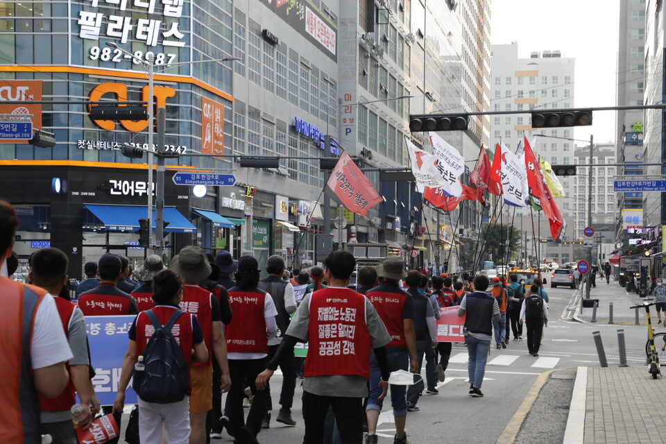 헬기추락 사망사고 진짜 책임자 신재호 선진그룹 사죄 촉구! 신재호 회장 규탄! 에어팰리스 투쟁승리 3차 결의대회가 26일 오후 5시 김포시 구래역 앞에서 열렸다. ⓒ 조연주 기자