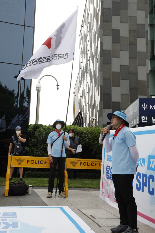 7일, 23기 중통대가 용산의 패션파이브 앞에서 SPC 자본 규탄대회를 열고 파리바게뜨 노동자와 연대투쟁을 진행했다. ⓒ 김준 기자