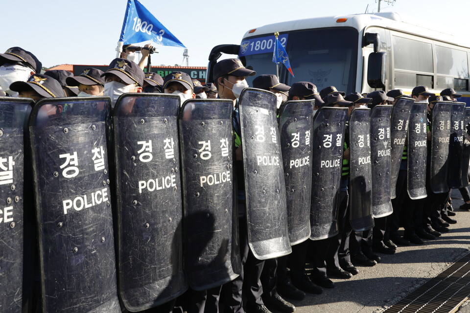 1일, 김포 선진그룹 본사 앞에서 '에어팰리스, 선진자본 규탄 결의대회가 열렸다. ⓒ 김준 기자