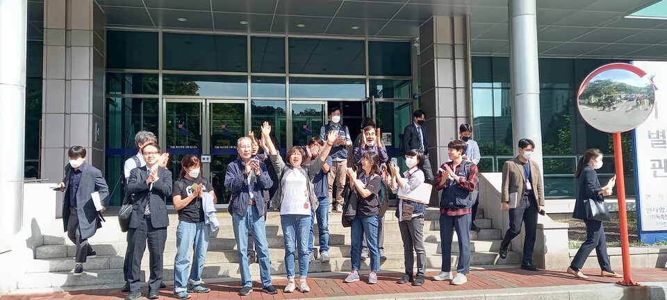 아시아나케이오공대위가 28일 오후 2시30분, 서울고등법원 앞에서 ‘아시아나케이오 부당해고 2심 판결 입장 발표 기자회견’을 열었다.