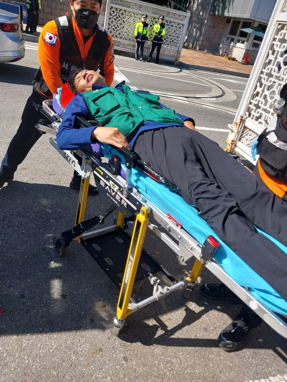 지난 13일, 한 조합원 간부가 병원으로 이송됐다.