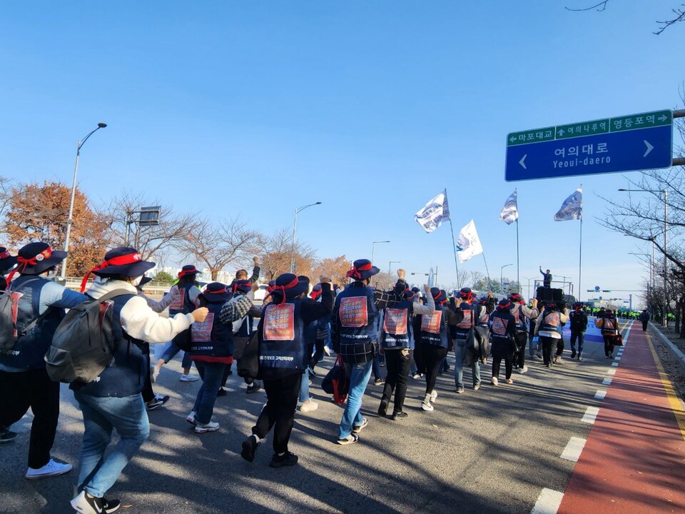 ▲ 공공운수노조 공공기관 비정규결의대회 후 거리 행진하는 조합원들
