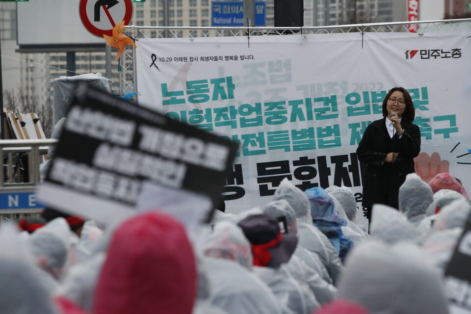 28일 국회 앞에서 열린 '노동자 위험작업중지권 입법 및 건설안전특별법 제정 촉구 투쟁 문화제' ⓒ 김준 기자