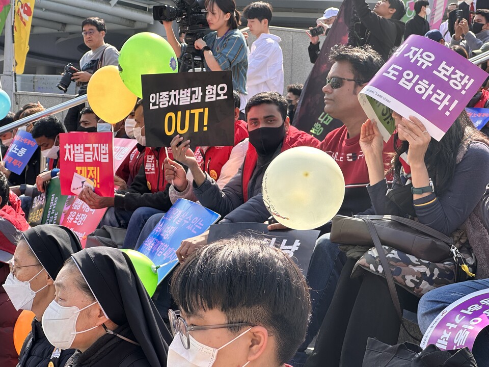 인종차별 선동’하는 한국정부는 부끄러워 해야” 세계인종차별 철폐의날 행진