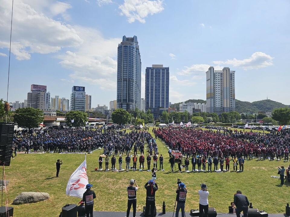 민주노총울산지역본부는 5월 1일 오후 2시 태화강 둔치에서 2023년 5.1 세계노동절 울산대회를 진행했다.