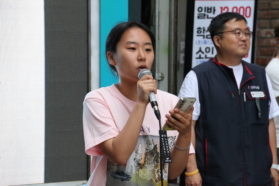 경북대학교 ‘인권모임’에서 활동 중인 이채은 학생이 발언하고 있다.