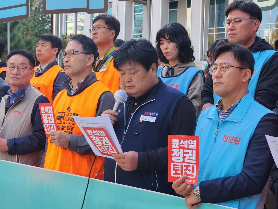 발언하는 김성남 민주노점상전국연합 충청지역연합회 지역장
