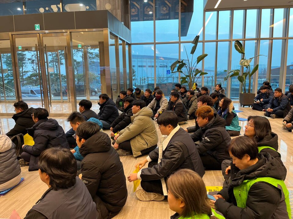 민주노총충북본부 한국전기공사협회 미화노동자  집단해고 위협에 맞서 연대 농성 돌입