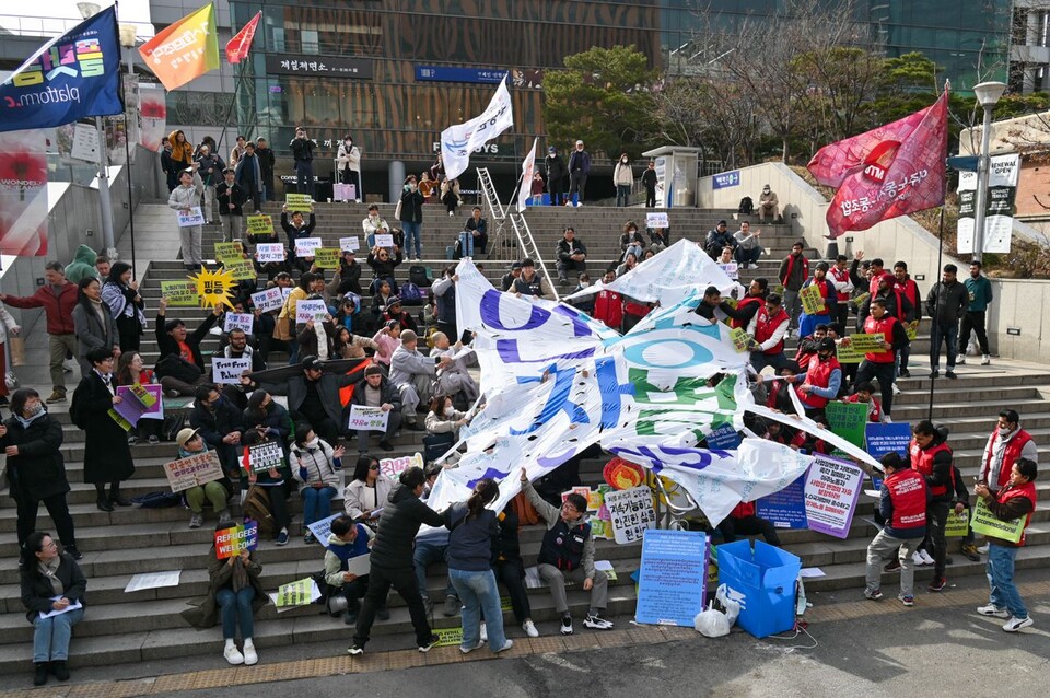 2023 세계 인종차별철폐의날 기념대회가 17일 오후 2시 서울역 앞에서 개최됐다.  사진=백승호