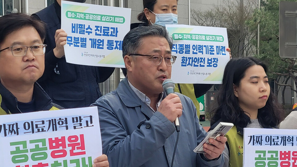 발언하고 있는 조부활 대전의료원설립시민운동본부 집행위원장