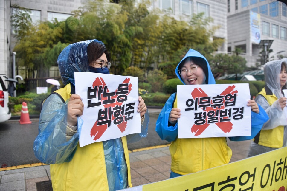 장대비를 뚫고 퍼지는 부산노동자들의 총선요구안