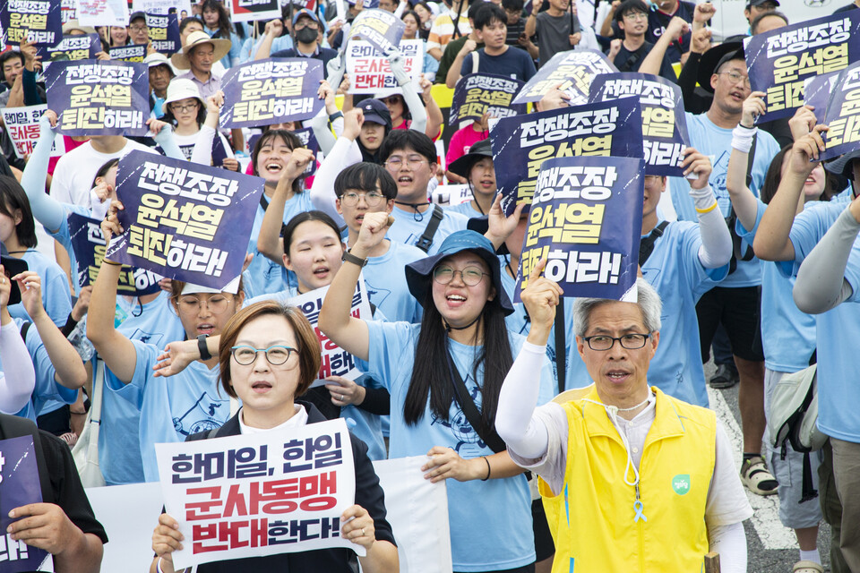 민주노총이 10일 오후 2시30분 서울 중구 숭례문 인근에 특설무대를 꾸리고 8.15전국노동자대회를 열었다. 민주노총은 거부권 남발로 민중을 적으로 돌린 윤석열정권에 대한 노동자의 분노를 표출하고, 노조법 2.3조와 방송4법을 즉각 공포할 것을 촉구했다. 전국노동자대회가 끝난 뒤 같은 자리에서 8.15범국민대회가 열렸다. 사진=송승현