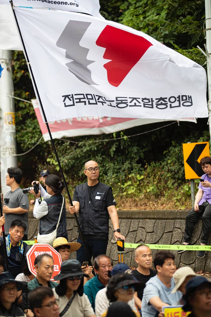 민주노총 조합원을 비롯한 소성리 주민과 지킴이, 시민사회 참가자 300여 명이 7일 오후 2시 경북 성주군 소성리 진밭교 일대에서 제17차 소성리 범국민평화행동을 열었다. 사진=송승현