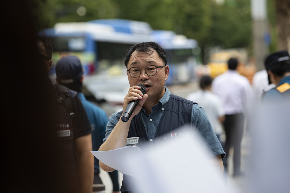 민주노총과 서비스연맹, 윤석열퇴진운동본부(준), 한일역사정의평화해우동, 자주통일평화연대 등 노동시민사회가 9일 오후 1시 서울 서대문구 경찰청 앞에서 긴급 기자회견을 열고 기시다 日 총리 방한을 반대했던 민주노총 조합원에 구속영장을 청구한 경찰을 강력하게 규탄했다. 사진=송승현