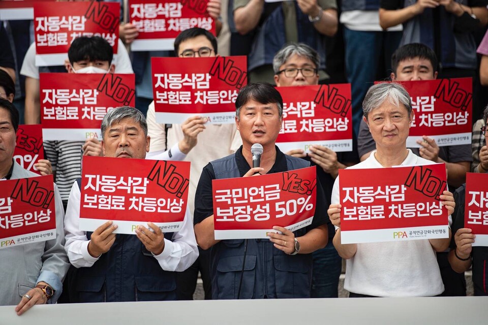 공적연금강화국민행동(이하 연금행동)이 개최한 '노후파탄, 분열조장 윤석열 정부 연금개악안 규탄 대규모 기자회견'이 10일 오후 1시 30분 국회의사당 본청 계단에서 진행됐다. 사진=송승현