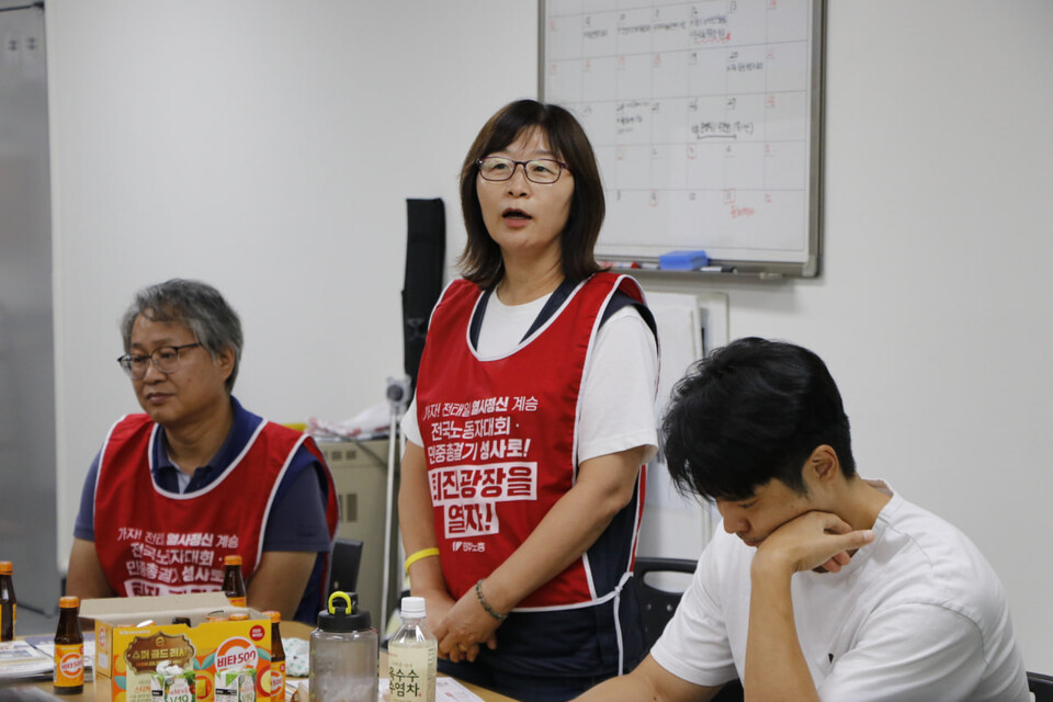 양경수 민주노총 위원장, 박옥주 충북본부 본부장을 비롯한 민주노총 현장순회단이 12일 충북지역 조합원들과 함께 9.28 시국대회로 시작되는 퇴진광장을 열자고 결의했다. 사진=조연주