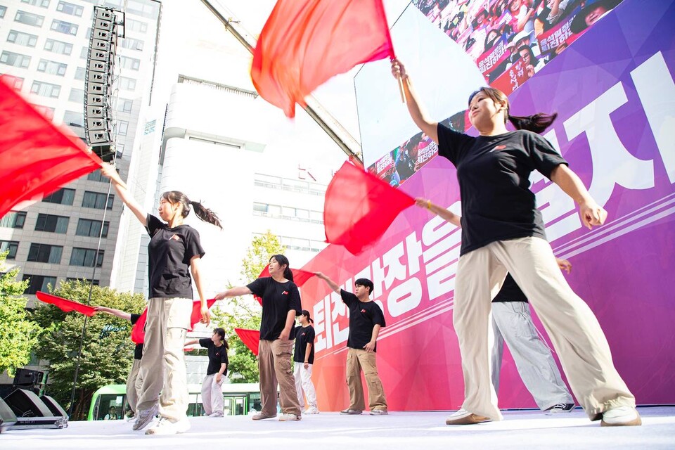 퇴진 광장을 열자! 9.28 윤석열 정권 퇴진 시국대회가 28일 오후 3시 숭례문 앞 특설무대에서 진행됐다. 사진=송승현