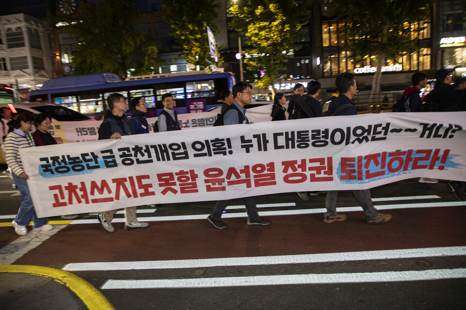 민주노총이 2일 저녁 서울 도심에서 세 번째 ‘못 살겠다! 내려와! 분노의 행진’을 진행했다. 사진=송승현