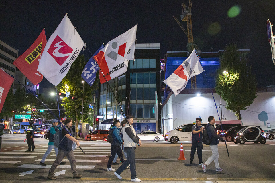 민주노총이 2일 저녁 서울 도심에서 세 번째 ‘못 살겠다! 내려와! 분노의 행진’을 진행했다. 사진=송승현