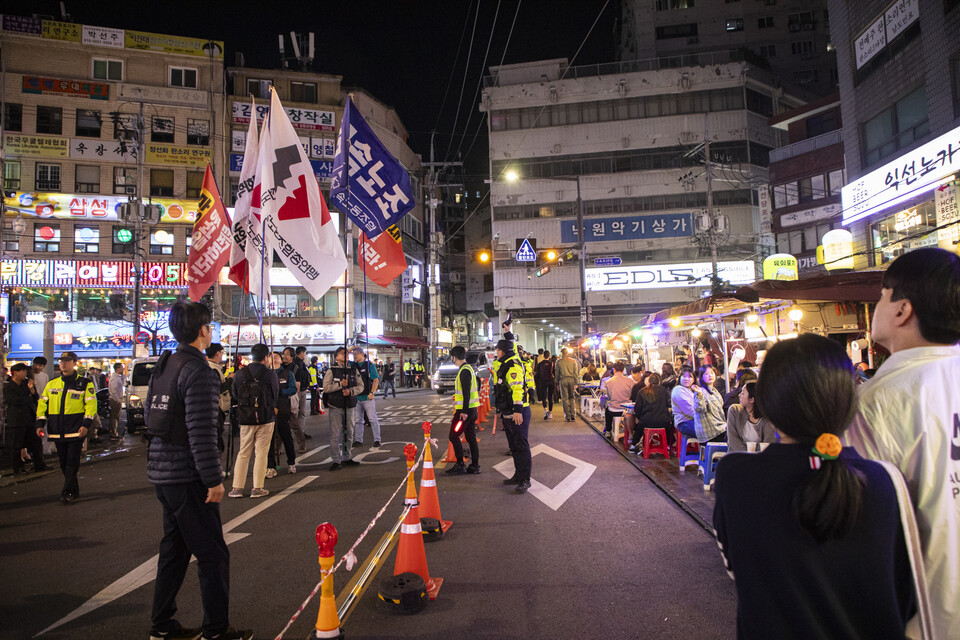 민주노총이 2일 저녁 서울 도심에서 세 번째 ‘못 살겠다! 내려와! 분노의 행진’을 진행했다. 사진=송승현