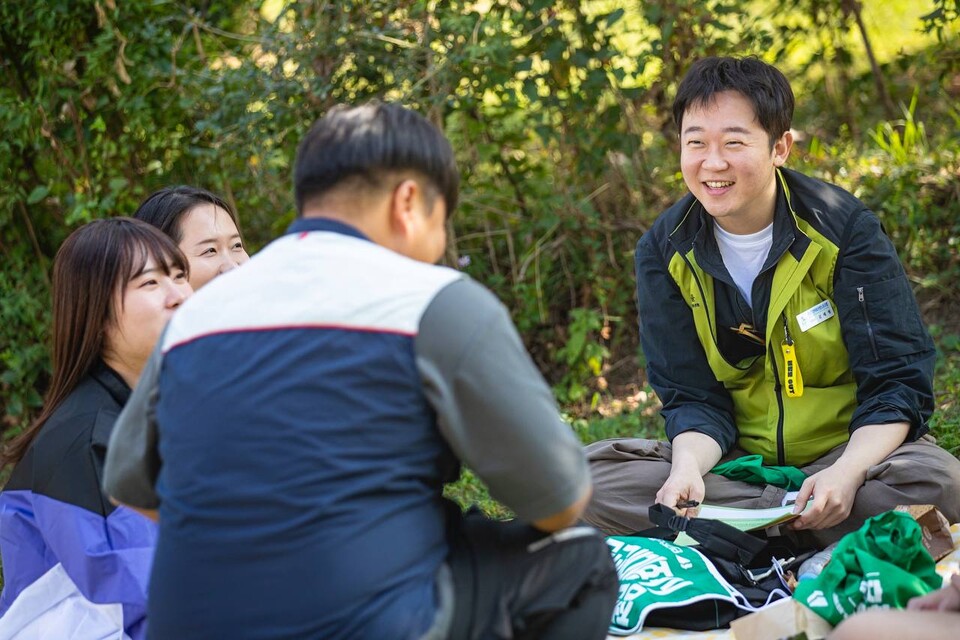 민주노총 청년노동자들이 12일 오후 서울 용산구 일대에서 2024 민주노총 청년노동자대회를 열고 그룹토의와 플로깅, 퇴진 퍼포먼스, 문화제를 통해 윤석열정권 퇴진을 요구하고 청년이 만드는 사회대전환을 위한 실천에 나섰다. 사진=송승현