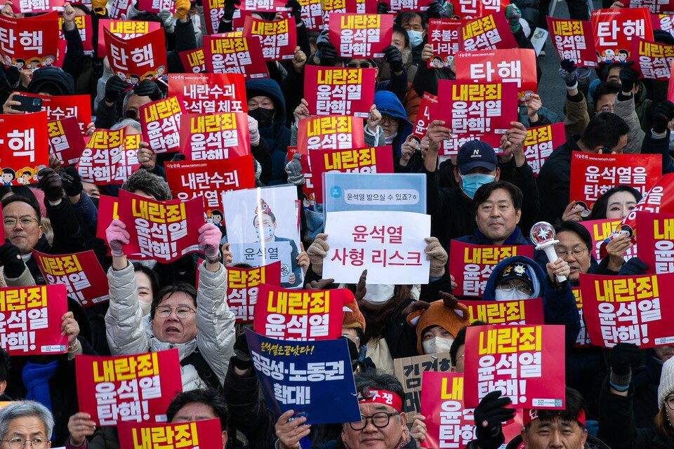 서울 여의도에 운집한 100만 시민이 여의대로를 점령한 채 윤석열 탄핵소추안 표결을 기다리며 ‘윤석열 탄핵’ ‘국민의힘 투표해’ 등의 구호를 외쳤다. 사진=송승현