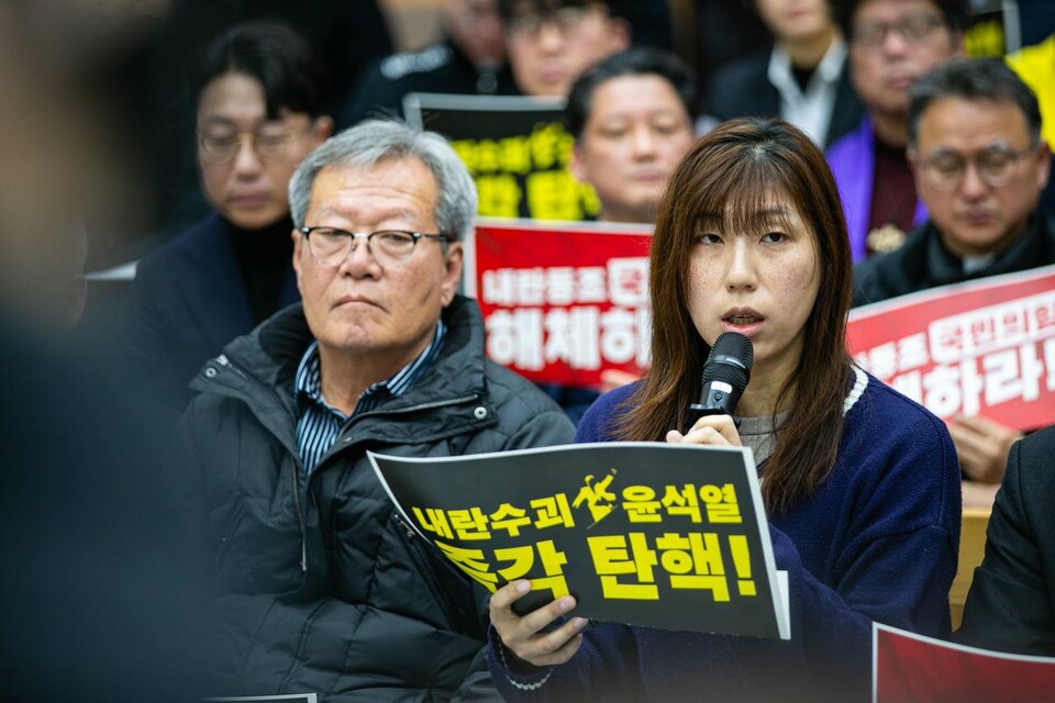 윤석열 즉각 퇴진・사회대개혁 비상행동 발족 기자회견이 11일 오후 12시 25분 서울 종로구 향린교회 2층 예배당에서 진행됐다. 사진=송승현