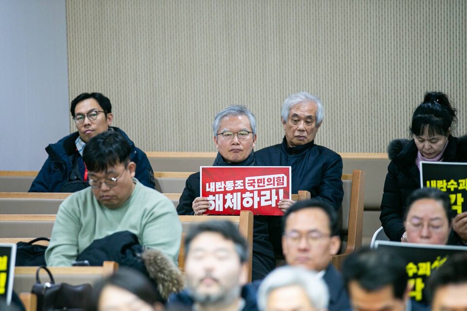 윤석열 즉각 퇴진・사회대개혁 비상행동 발족 기자회견이 11일 오후 12시 25분 서울 종로구 향린교회 2층 예배당에서 진행됐다. 사진=송승현