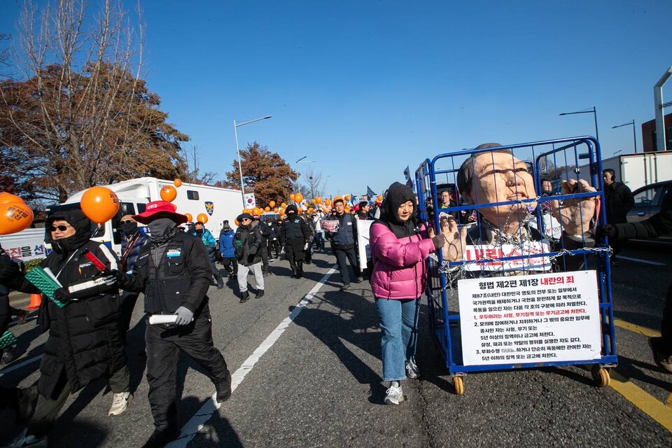 내란수괴 윤석열 즉각 탄핵! 범국민촛불대행진이 14일 국회 앞에서 진행됐다. 사진=송승현