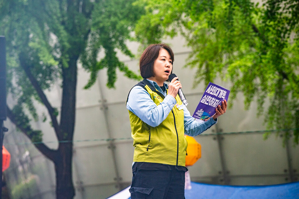2025 세계노동절을 맞은 1일, 민주노총이 오후 2시부터 서울 중구 숭례문 인근 세종대로에서 2025년 내란세력 청산! 노동기본권 쟁취! 사회대개혁 실현! 세계노동절대회를 열었다. 수도권 외 전국 13개 지역에서는 민주노총 지역본부가 주관해 대회를 치렀다. 사진=송승현