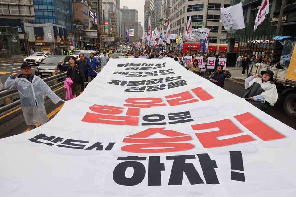 2025 세계노동절을 맞은 1일, 민주노총이 오후 2시부터 서울 중구 숭례문 인근 세종대로에서 2025년 내란세력 청산! 노동기본권 쟁취! 사회대개혁 실현! 세계노동절대회를 열었다. 수도권 외 전국 13개 지역에서는 민주노총 지역본부가 주관해 대회를 치렀다. 사진=양지웅(공무원노조)