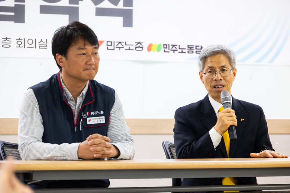 민주노총과 권영국 민주노동당 대선후보가 8일 오후 1시30분 서울 중구 민주노총 12층에서 내란세력 청산과 사회대개혁을 위한 대선 정책협약을 맺었다. 정책협약의 주요 내용은 노동기본권 보장이다. 민주노총과 민주노동당은 대선 이후에도 노동기본권과 사회대개혁을 열어 새로운 사회를 열어가자는 데 뜻을 모았다. 권영국 민주노동당 대선후보가 발언하고 있다. 사진=송승현