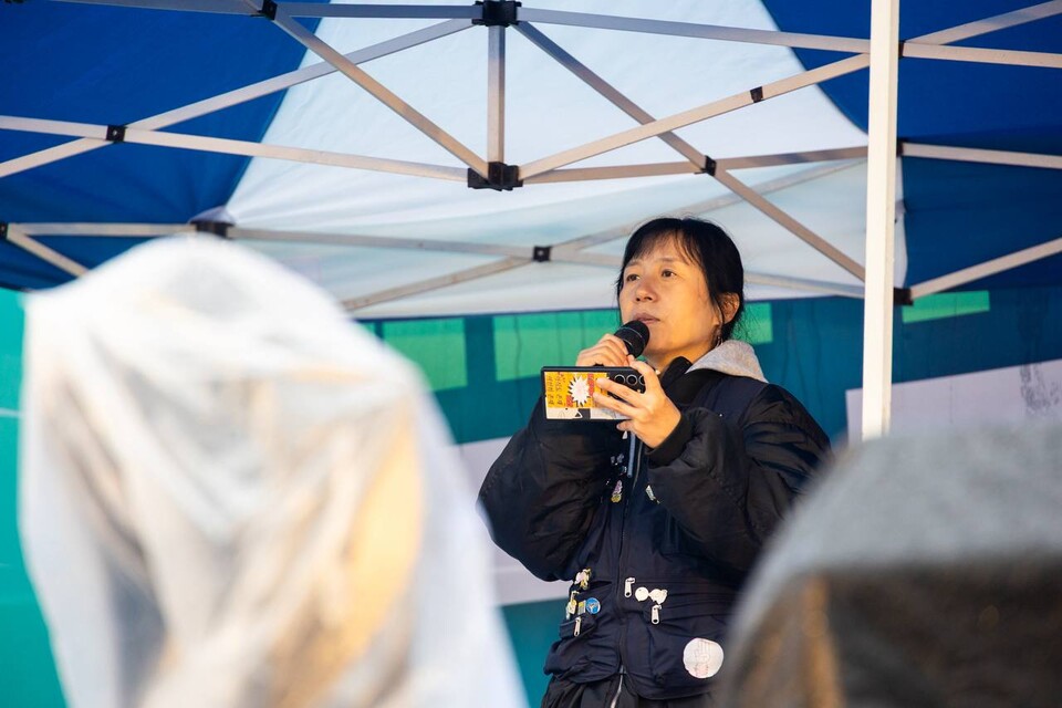 내란청산・사회대개혁 비상행동이 10일 오후 5시 서울 종로구 광화문 동십자각 앞에서 사법부 정치개혁을 규탄하는 내란청산 사회대개혁 시민대행진을 열었다. 앞서 민주노총은 서비스연맹 세종호텔지부와 금속노조 거통고조선하청지회 고공농성장을 거치는 사전행진으로 대회에 합류했다. 사진=송승현