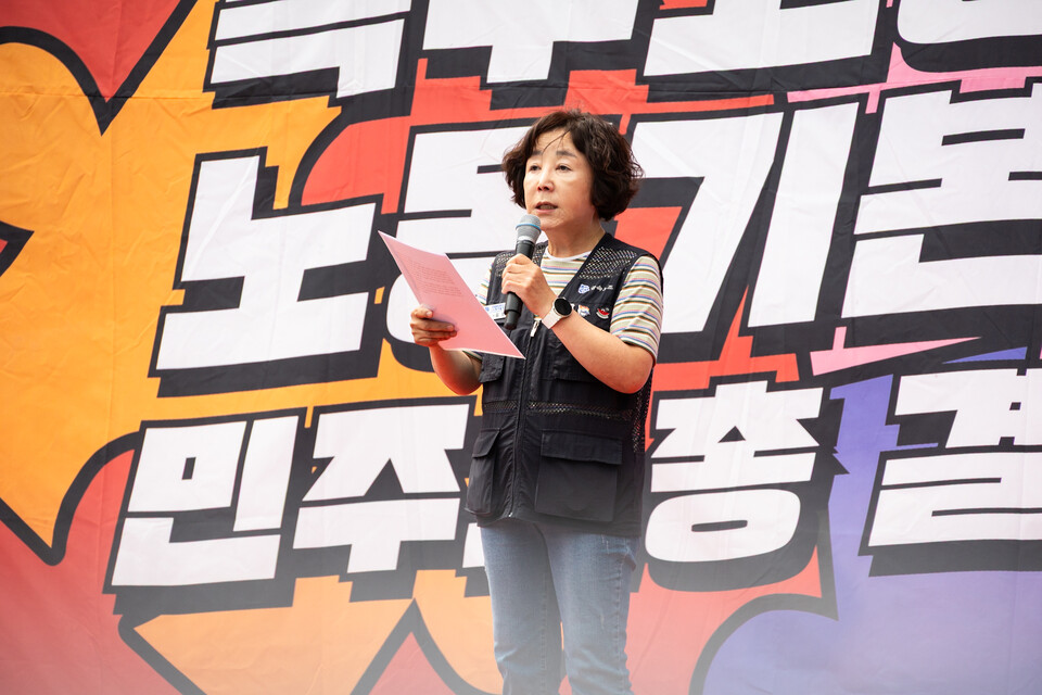민주노총 소속 특수고용·플랫폼 노동자들이 19일 오후 2시 서울 여의도 국회의사당 앞에 모여 노동자의 권리를 쟁취하기 위한 결의대회를 열었다. 사진=송승현