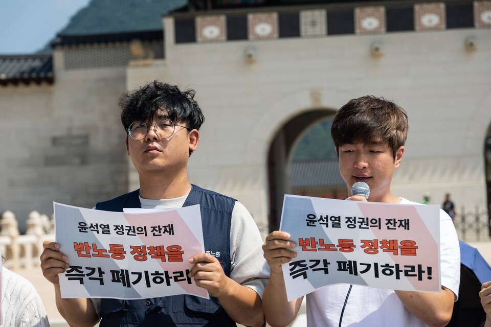 청년학생단체들이 9일 오전 10시 서울 광화문 월대 앞에 모여 민주노총 7월 총파업을 지지하는 기자회견을 열었다. 이들은 총파업 지지와 함께 새 정부의 국정과제에 대한 요구를 밝히기도 했다. 사진=송승현