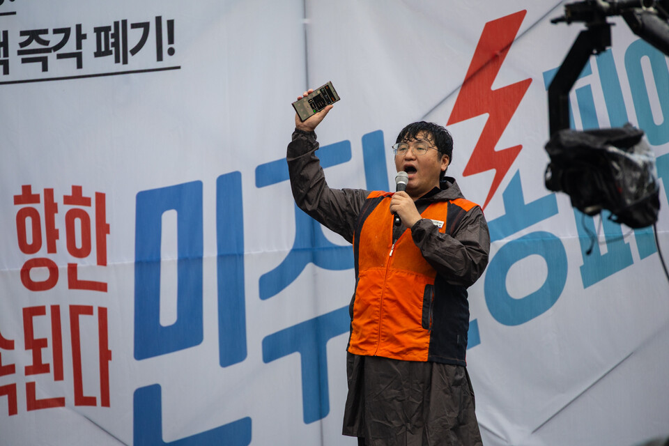 민주노총이 16일 서울 영등포 여의도 국회의사당 인근에서 7.19 총파업대회를 열었다. 주된 요구사항은 노조법 2·3조 즉각 개정, 윤석열 정권 반노동정책 전면 폐기, 정부와의 공식 교섭(노정 교섭) 쟁취 등이다. 이날 총파업은 이재명정부를 대상으류 한 첫 대정부 투쟁이다. 사진=송승현