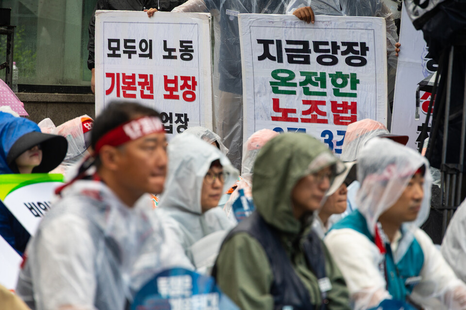민주노총이 16일 서울 영등포 여의도 국회의사당 인근에서 7.19 총파업대회를 열었다. 주된 요구사항은 노조법 2·3조 즉각 개정, 윤석열 정권 반노동정책 전면 폐기, 정부와의 공식 교섭(노정 교섭) 쟁취 등이다. 이날 총파업은 이재명정부를 대상으류 한 첫 대정부 투쟁이다. 사진=송승현